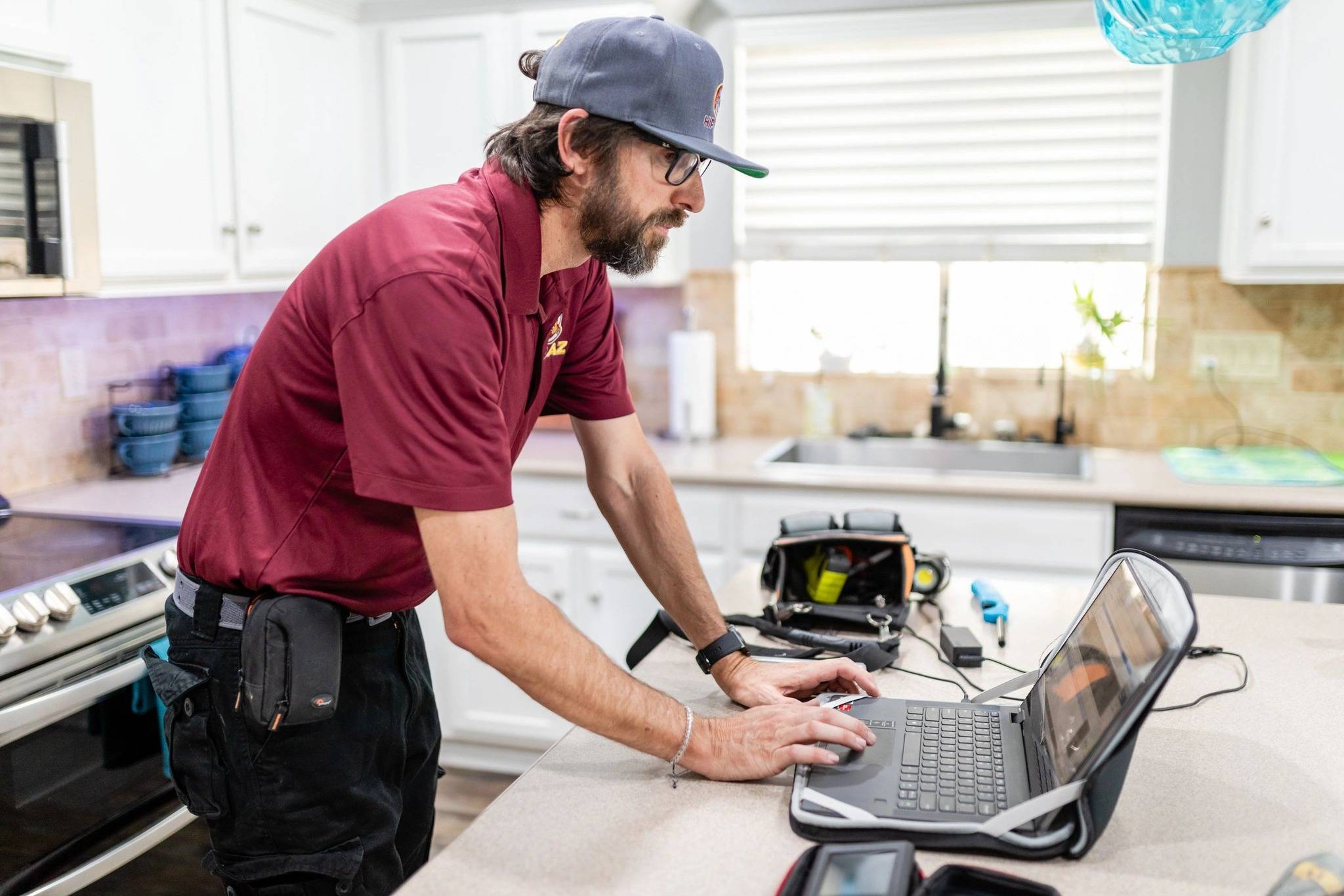 Home Inspector HIPOAZ Finalizes Inspection Report during 11 Month Warranty Inspection